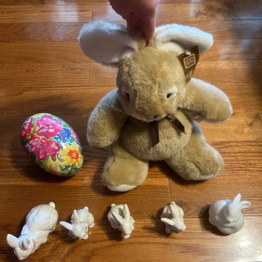 Bundle of 6 Easter decorations. NWT plush bunny rabbit. Avon egg tin. 5 ceramics - Picture 1 of 11